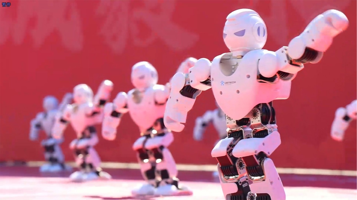 欢迎新同学——机器人表演活动